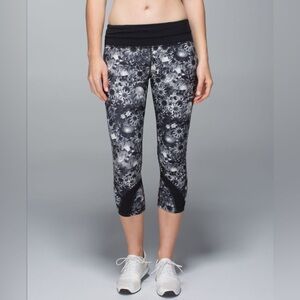 Lululemon Run Inspire Crop II in Flowabunga Black Angel Wing Size 10
